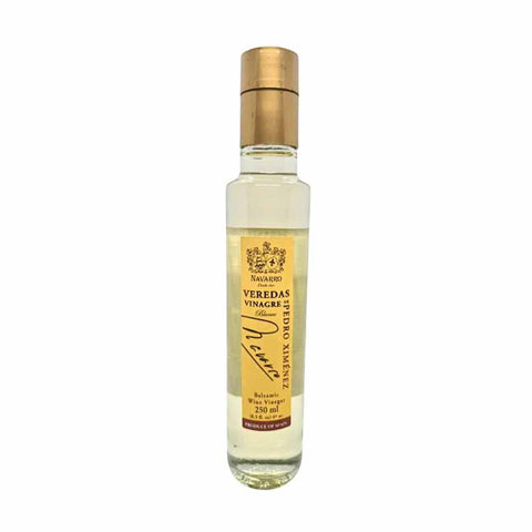 Flasche weißer Balsamico-Essig auf weißem Hintergrund – edler Essig für Feinschmecker und Küche