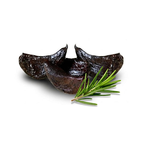 Schwarzer Knoblauch geschälte Zehen