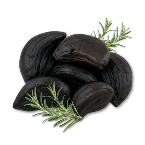 Schwarzer Knoblauch - geschälte Zehen im Glas