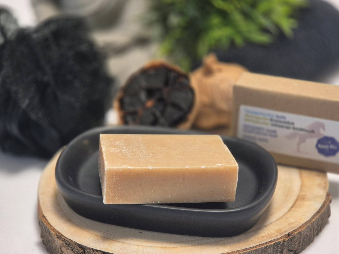 Handgemachte Seife mit schwarzem Knoblauch