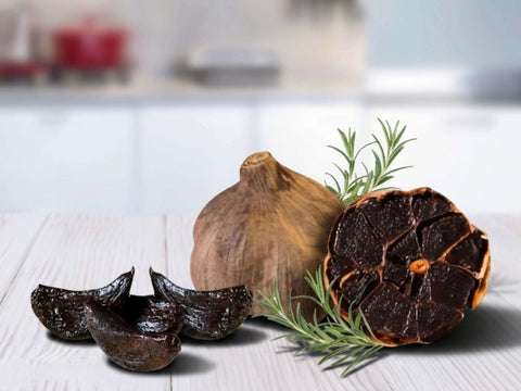Warum ist schwarzer Knoblauch schwarz?