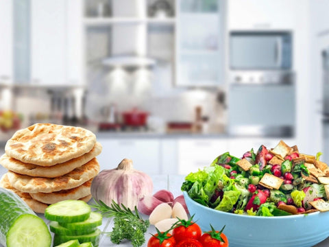Fattoush Rezept – libanesischer Salat mit Knoblauch-Zitronen-Dressing