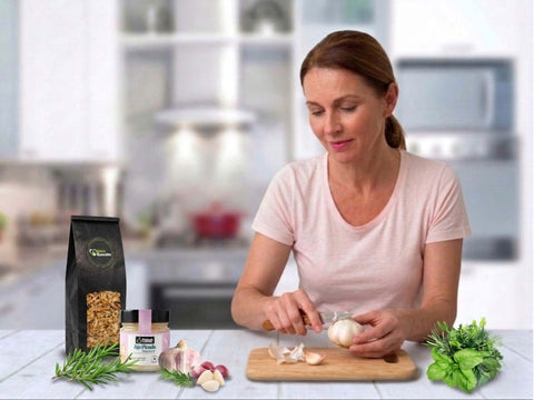 Knoblauch richtig schälen: Tricks und Werkzeuge 