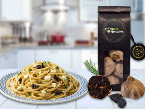 Rezept für Pasta mit Feta und schwarzem Knoblauch