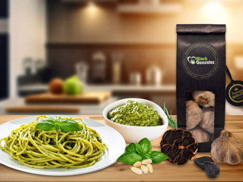 Pesto mit schwarzem Knoblauch