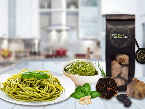 Pesto mit schwarzem Knoblauch
