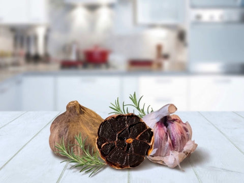 Schwarzer Knoblauch vs. frischer Knoblauch – die wichtigsten Unterschiede
