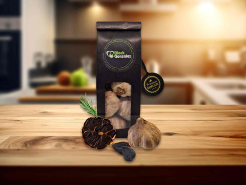 Schwarzer Knoblauch ist aufgrund seines besonderen Herstellungsprozess teurer als frischer Knoblauch