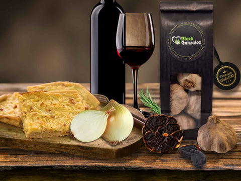 Zwiebelkuchen mit schwarzem Knoblauch