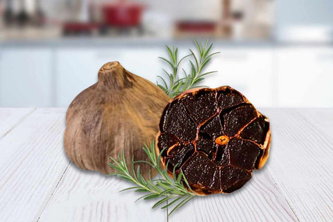 Schwarzer Knoblauch schmeckt umami, der fünften Geschmacksrichtung neben süß, sauer, salzig und bitter.