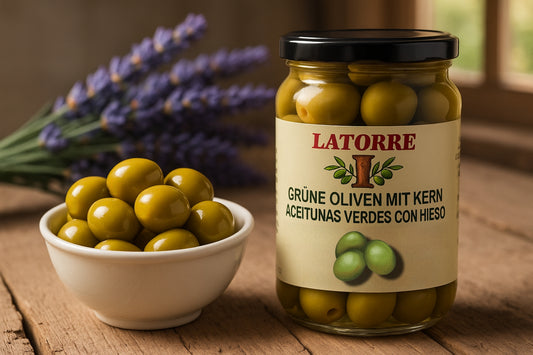 Grüne Oliven mit Stein