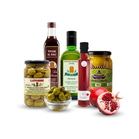 Mediterrane Spezialitäten: Olivenöl, Oliven, Essig und Salzzitronen