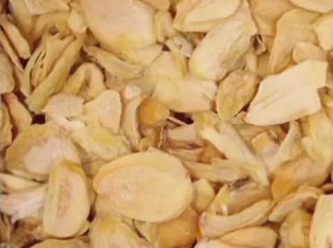 Video zeigt getrockneten Knoblauch in der Nahaufnahme