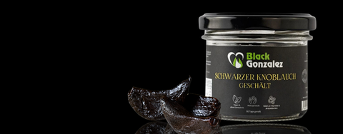 Geschälter schwarzer Knoblauch Banner