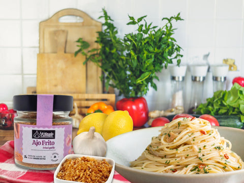 Spaghetti mit frittiertem Knoblauch und Zitrone
